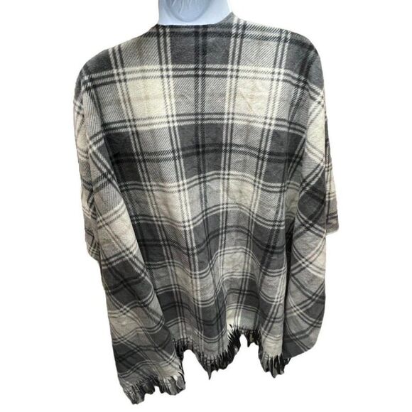 Estudio OS Reversible Plaid Shawl Black Cape Transitional Staple Fringe Wrap - Picture 10 of 11